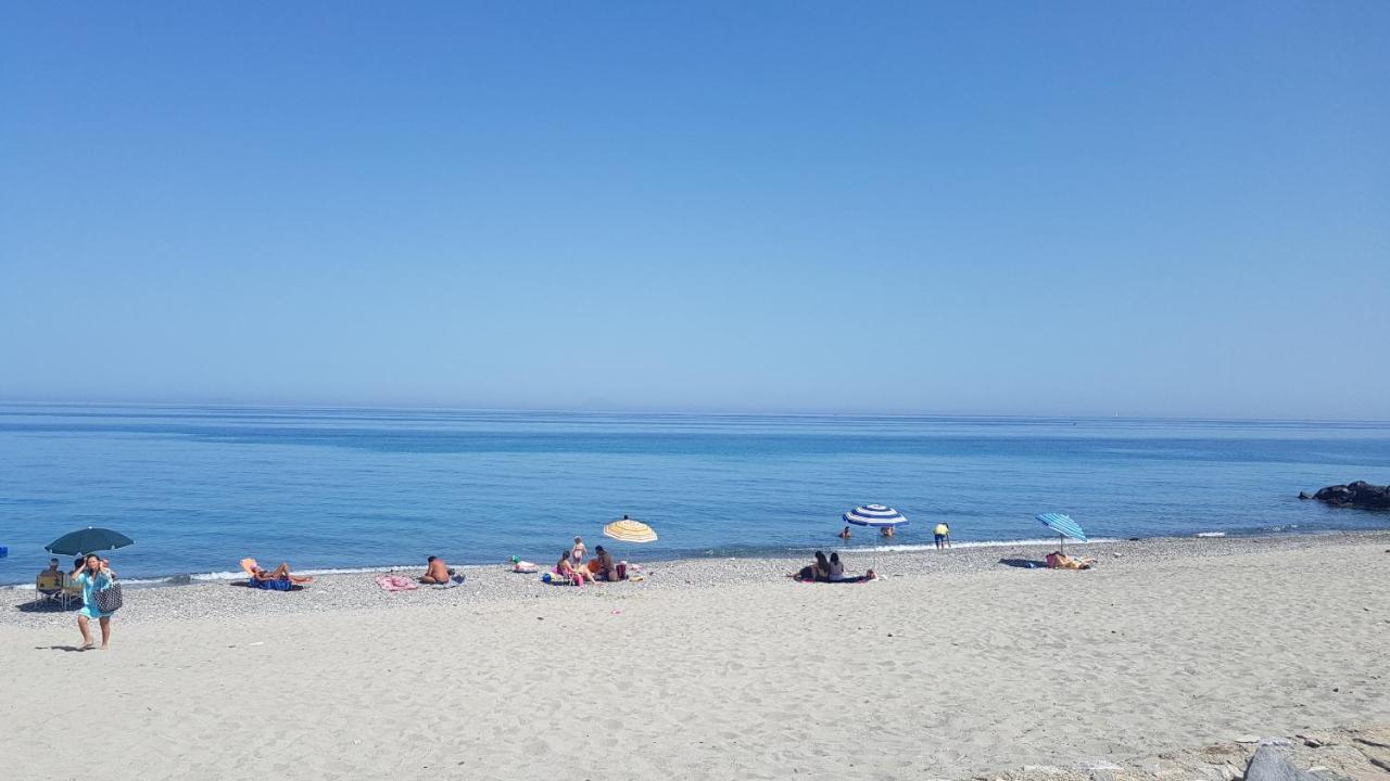 Appartamenti Vacanze Villa Meo Villafranca Tirrena Kültér fotó