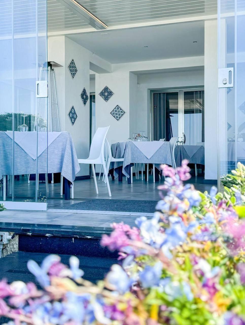 Appartamenti Vacanze Villa Meo Villafranca Tirrena Kültér fotó