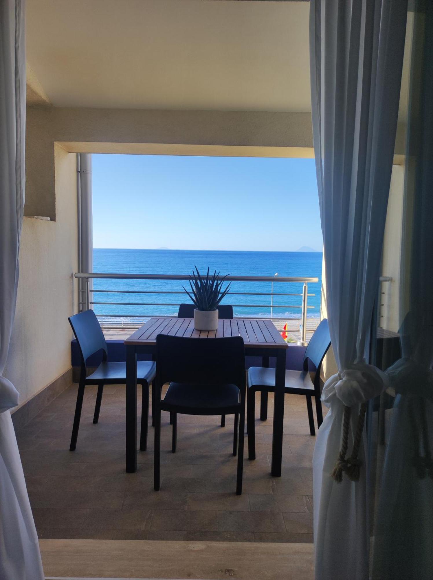 Appartamenti Vacanze Villa Meo Villafranca Tirrena Kültér fotó