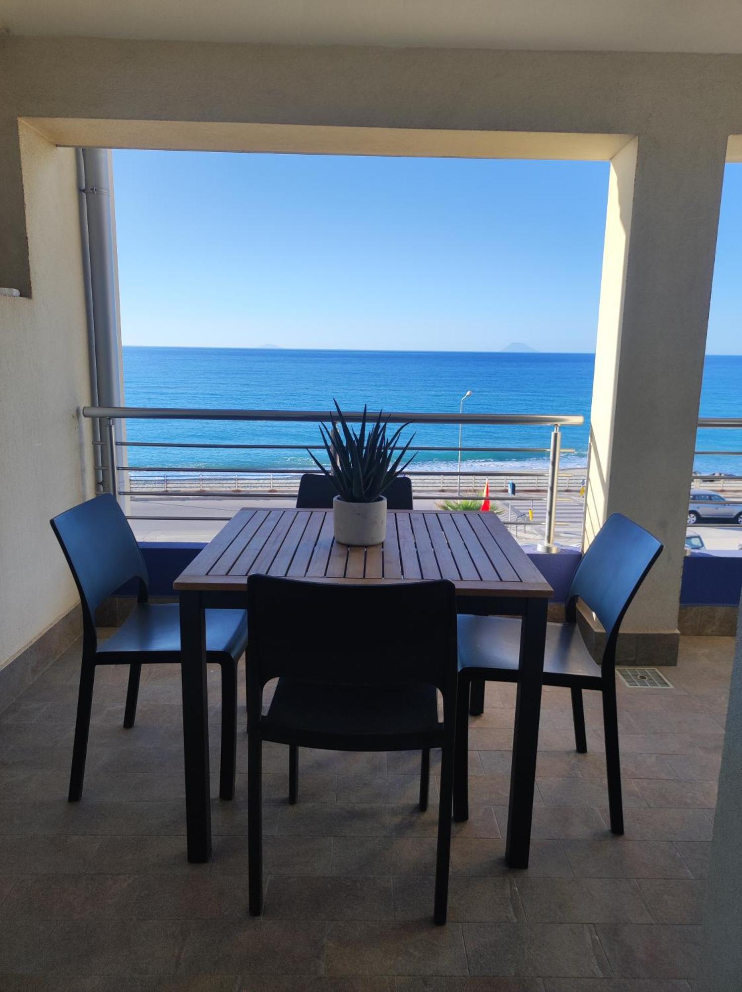 Appartamenti Vacanze Villa Meo Villafranca Tirrena Szoba fotó