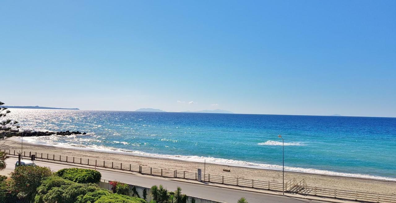 Appartamenti Vacanze Villa Meo Villafranca Tirrena Kültér fotó